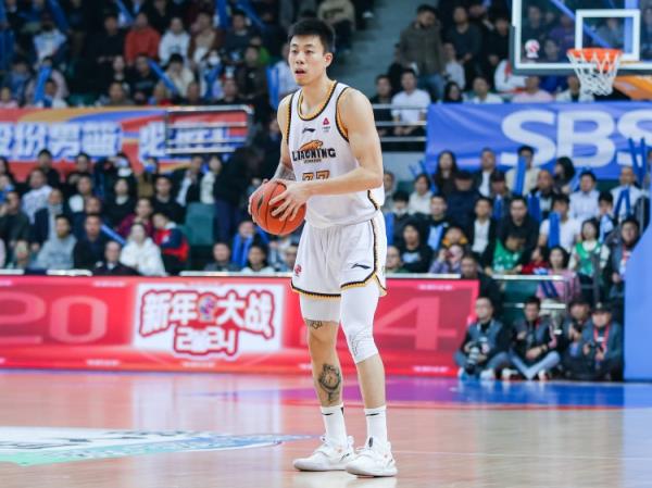 屋漏偏逢連夜雨！張鎮(zhèn)麟7中1僅得2分2板4助 末節(jié)受傷離場